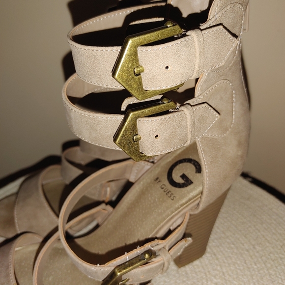 Guess Shoes - Picture 6 of 8